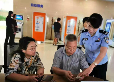 郑州警方推出便民新举措 车驾管、出入境服务双休日照常开放