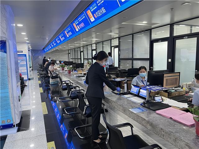 威海营商行丨政务服务“三步走”，经开区优化法治化营商环境——出入境服务篇